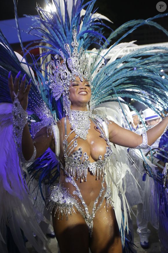 A rainha de bateria da Portela é Bianca Monteiro