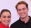 Perto de estrear em novela da Globo, filho de Murilo Benício, Pietro Antonelli prestigia a mãe, Giovanna Antonelli, em lançamento de filme