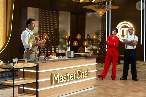 O chef Rodrigo Oliveira acompanhou os duelos e avaliou os pratos ao lado dos jurados