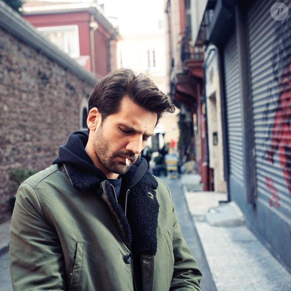 Kaan Urgancıoğlu como Emir Kozcuoğlu em 'Amor Sem Fim' ("Kara Sevda")