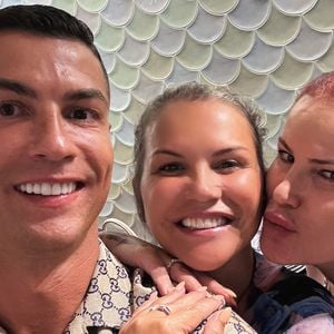 Kátia Aveiro é conhecida como irmã do jogador Cristiano Ronaldo e por diversas olências que envolvem brigas e confusões