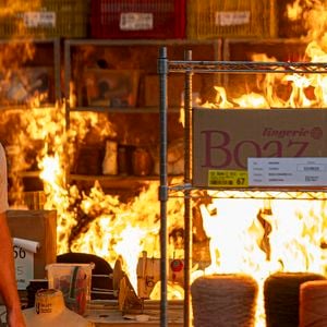 Jaques coloca fogo na Boaz no capítulo de quarta, 7, de 'Dona de Mim'