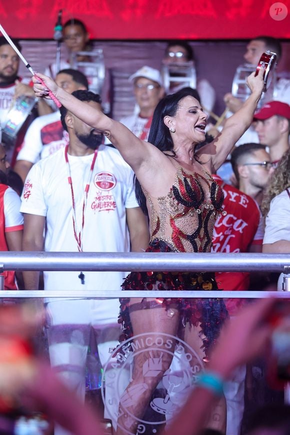 A Furiosa tocou e Viviane Araújo fez bonito no samba! A rainha de bateria do Salgueiro curtiu a noite na quadra da escola e mostrou muita animação na contagem regressiva para o Carnaval 2027