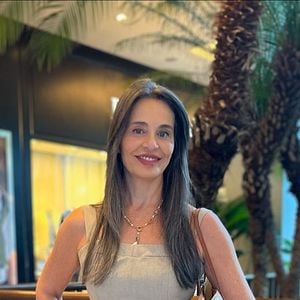 Carla Vilhena trabalhou na Globo de 1997 a 2017, sendo que em 2016 a empresa da jornalista assinou contrato com a TV para Carla prestar serviços ao canal