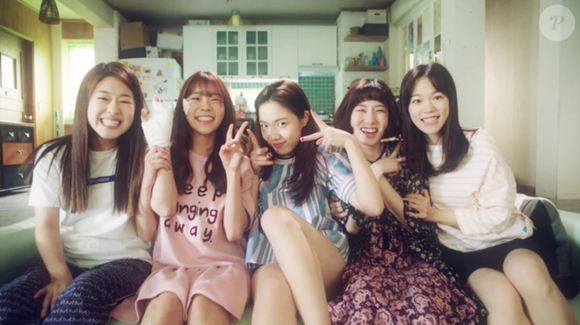 'Hello, My Twenties!', também conhecido como 'Age of Youth', é um dorama lançado em 2016, com uma segunda temporada disponibilizada em 2017