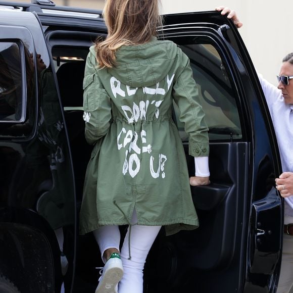 Em junho de 2018, Melania, a esposa de Trump, foi vista usando um casaco verde oliva da Zara. A mensagem na parte traseira da roupa chamou a atenção e recebeu diversas críticas.