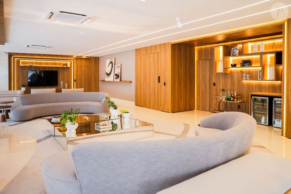 O edifício conta com 1 apartamento por andar e unidades que variam a partir de 482 m²