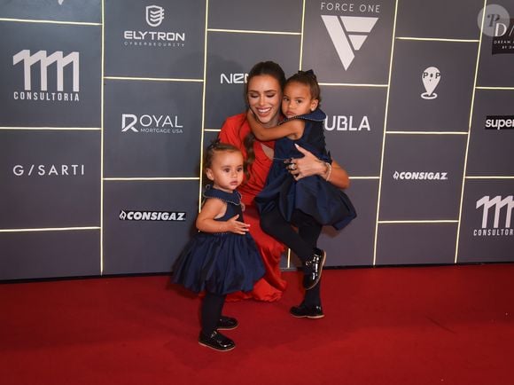 Neymar reúne a família no tradicional leilão beneficente do Instituto Projeto Neymar Jr., que arrecada recursos para projetos sociais desenvolvidos em Praia Grande