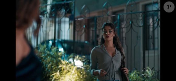 Arminda (Grazi Massafera) segue sendo observada por Ramiro (Paulo César Grande) na novela 'Três Graças', capítulo de segunda-feira, 3 de novembro de 2025