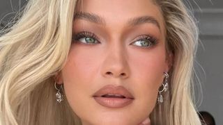 Dê adeus ao batom vermelho agora! 5 maquiagens de Natal tão chiques e elegantes que você vai usar até 2026