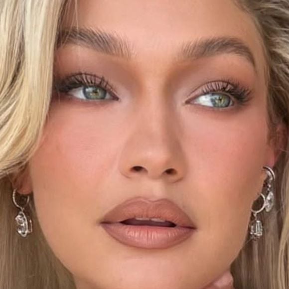 Dê adeus ao batom vermelho agora! 5 maquiagens de Natal tão chiques e elegantes que você vai usar até 2026