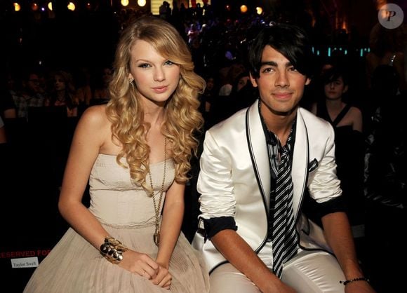 Taylor Swift e Joe Jonas namoraram de julho a outubro de 2008