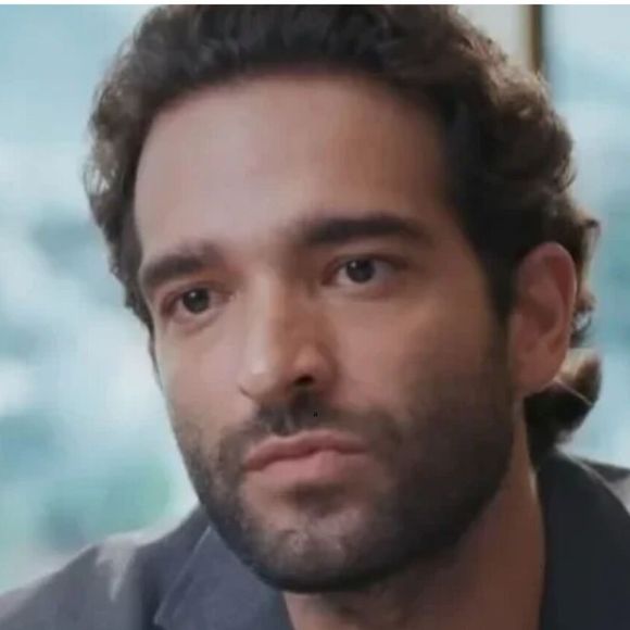 Na novela 'Vale Tudo', Afonso (Humberto Carrão) vai sofrer um acidente de bicicleta e será atropelado na trama.