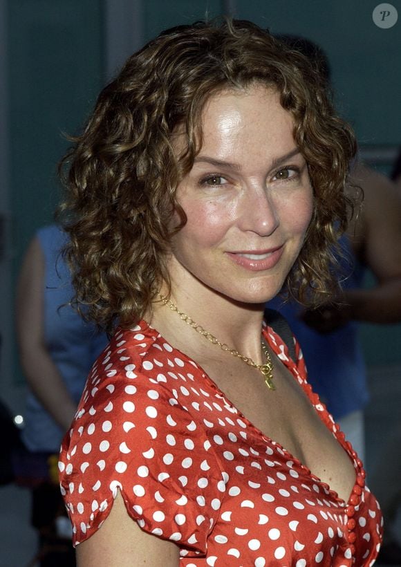 Jennifer Grey correu para seu cirurgião e fez um procedimento de reparo na rinoplastia