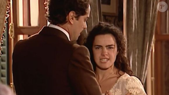 Marco Antônio (Marcello Antony) se preocupa com a saída da governanta, enquanto Janete (Ângela Vieira) se sente aliviada.