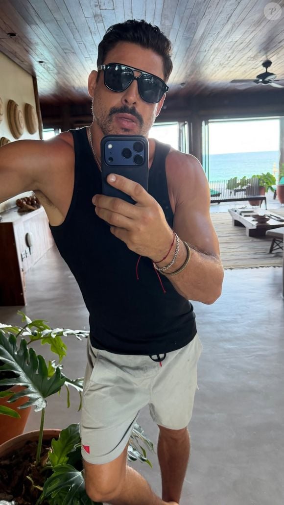 No último final de semana, Cauã Reymond viajou para Itacaré, no litoral da Bahia, onde se hospedou em um hotel com diárias de até R$ 21 mil