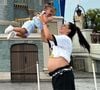 Grávida de Neymar, Bruna Biancardi deixa barriga à mostra e Mavie encanta em viagem inédita à Disney. Fotos!