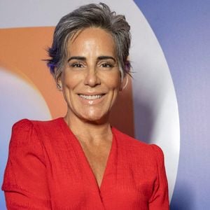 Segundo a coluna de Carla Bittencourt, Gloria Pires afirmou que a filha está 'no meio do mato'