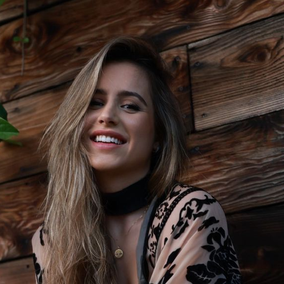 Fernanda Zorzo é terapeuta tântrica e explica como casais com mais de 50 anos podem recuperar a química e fortalecer a intimidade