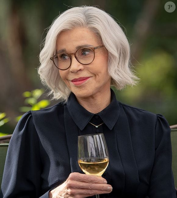 Jane Fonda, aos 88 anos, sobre assumir cabelos grisalhos: 'Chega de tempo perdido, dinheiro gasto e produtos químicos; não quero mais nada disso'