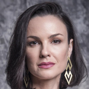 Carolina Kasting, hoje aos 51 anos: 'O tempo passou a ser meu amigo. Ele me ensina coisas incríveis, por exemplo, que sou muito mais bonita hoje porque aprendi a me amar, a aceitar as minhas dificuldades e qualidades'