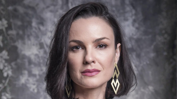 Carolina Kasting, hoje aos 51 anos: 'O tempo passou a ser meu amigo. Ele me ensina coisas incríveis, por exemplo, que sou muito mais bonita hoje porque aprendi a me amar, a aceitar as minhas dificuldades e qualidades'