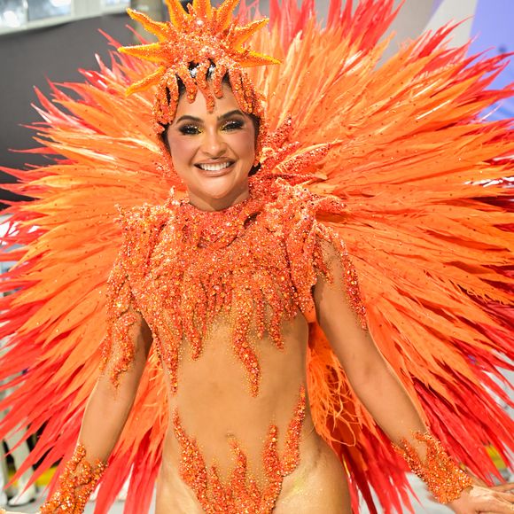 Mileide Mihaile apostou em fantasia cheia de efeitos especiais