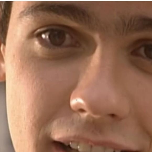 Uma paixão repentina acontece entre Florinda e um jovem, Bruno (Danton Mello), que segue-a na rua.