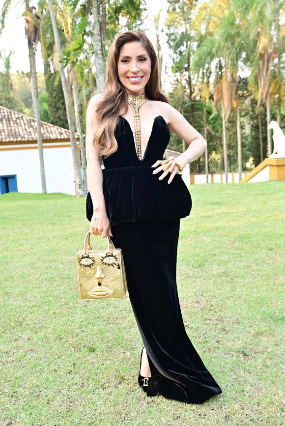 Manuh Batidão foi a madrinha do casamento de Mari Fernandez