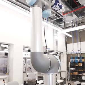 Robôs desenvolvidos pelos próprios estudantes fazem parte do Laboratório de Pneumática e Robótica do Insper