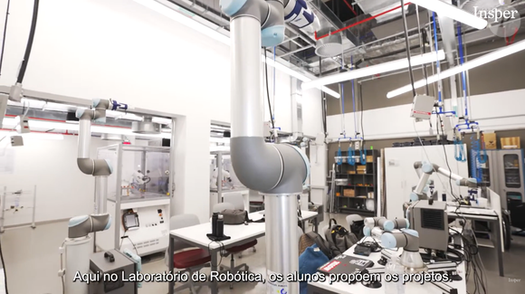 Robôs desenvolvidos pelos próprios estudantes fazem parte do Laboratório de Pneumática e Robótica do Insper