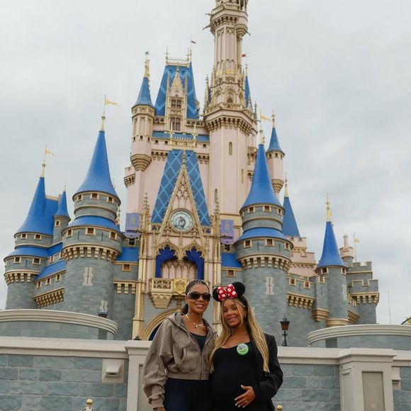 Ludmilla e Brunna Gonçalves curtem viagem romântica nos EUA enquanto aguardam a chegada da filha, Zuri