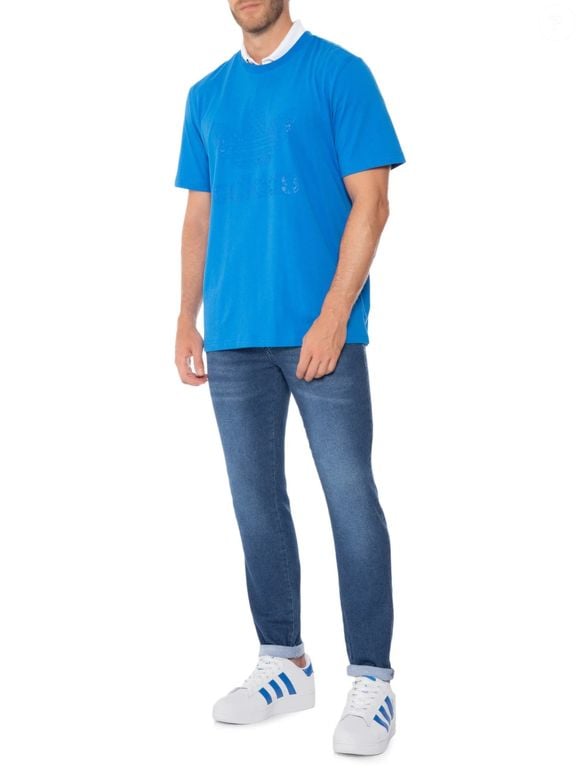 Tênis Adidas Superstar na cor Azul-Jeans pode ser combinado de diversas maneiras