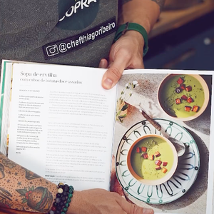 Sopa de Gisele Bündchen foi retirada do seu livro 'Nutrir: Receitas Simples para o Corpo e Alma', lançado no ano passado