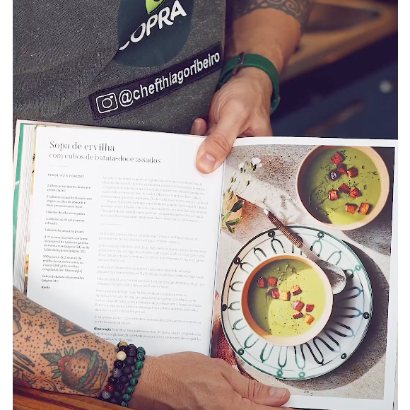 Sopa de Gisele Bündchen foi retirada do seu livro 'Nutrir: Receitas Simples para o Corpo e Alma', lançado no ano passado