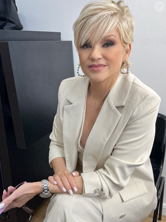 Ex de Carlos Alberto de Nóbrega, Andrea Nóbrega negou que tenha citado traição do pai de seus filhos: 'Se fizeram montagens com foto, não tenho nada a ver com isso. Estou com a minha consciência tranquila'
