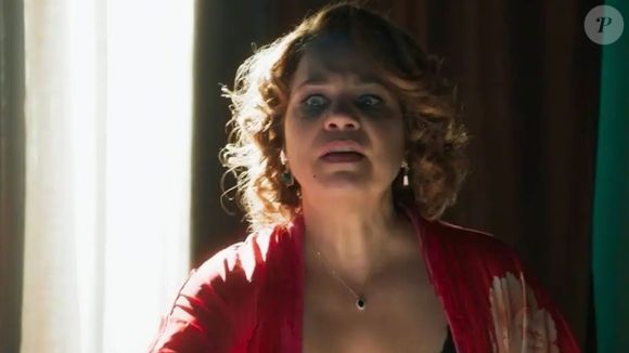 Violeta (Isabel Teixeira) perde o comando dos negócios na novela Volta por Cima