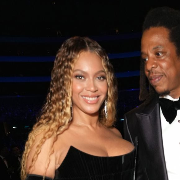 Marido de Beyoncé, Jay-Z "defendeu" R. Kelly em entrevista antiga; rapper preferiu ser isento ao tecer críticas ao companheiro de trabalho acusado de abuso infantil