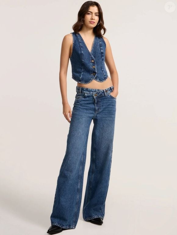 O jeans era o grande protagonista nos anos 70 e o colete denim está mais vivo do que nunca