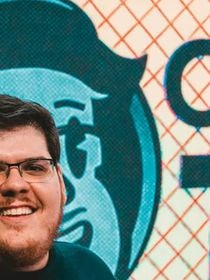 Em menos de 4 anos no YouTube, CazéTV encosta na Globo, movimenta quase R$ 2 bilhões na Copa do Mundo 2026 e transmite 100% dos jogos