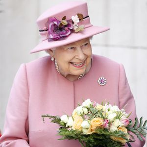 Segundo a fonte ouvida por Kristin Contino, a Rainha Elizabeth II chegou a usar o Ballet Slippers em algum momento da vida, mas abandonou o hábito nos anos seguintes