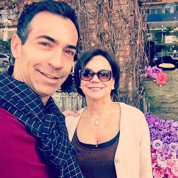 César Tralli emocionou os fãs, nesta quinta-feira (09), ao dividir memórias afetivas da mãe, Edna