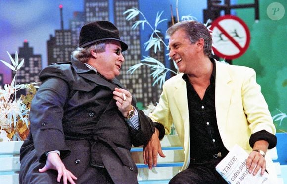 Carlos Alberto de Nóbrega é contratado do SBT desde 1987 - na foto, humorista contracena com Jô Soares em 'A Praça é Nossa'