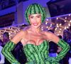 Deborah Secco se vestiu de melancia para o Carnaval do Rio de Janeiro
