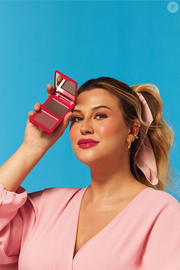 'Mais do que um truque, é uma combinação de escolhas certas': aplicar em camadas finas e respeitar a textura da pele é o segredo para a make durar no calor