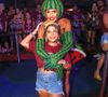 Deborah Secco levou a filha, Maria Flor, para a Sapucaí