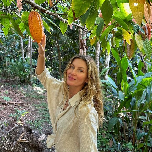 Gisele Bündchen toma chá de camomila antes de dormir, o que geralmente acontece entre 9 e 10 horas da noite