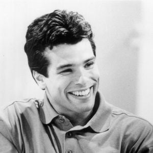 Téo (Maurício Mattar) iria aparecer 30 anos mais velho no especial da novela 'A Viagem', que acabou cancelado para comemorar três décadas de estreia da trama na Globo