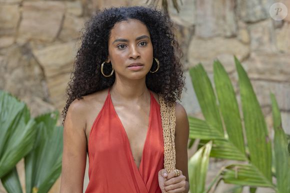 Gabz, a Viola de 'Mania de Você', ficou com os cabelos soltos logo após deixar as tranças, na primeira fase da novela.