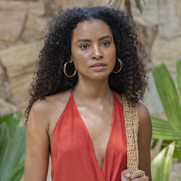 Gabz, a Viola de 'Mania de Você', ficou com os cabelos soltos logo após deixar as tranças, na primeira fase da novela.